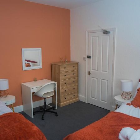 The Private Villa, Northampton Centre, 9 Beds, 5 Bedrooms, Sleeps 12 Esterno foto