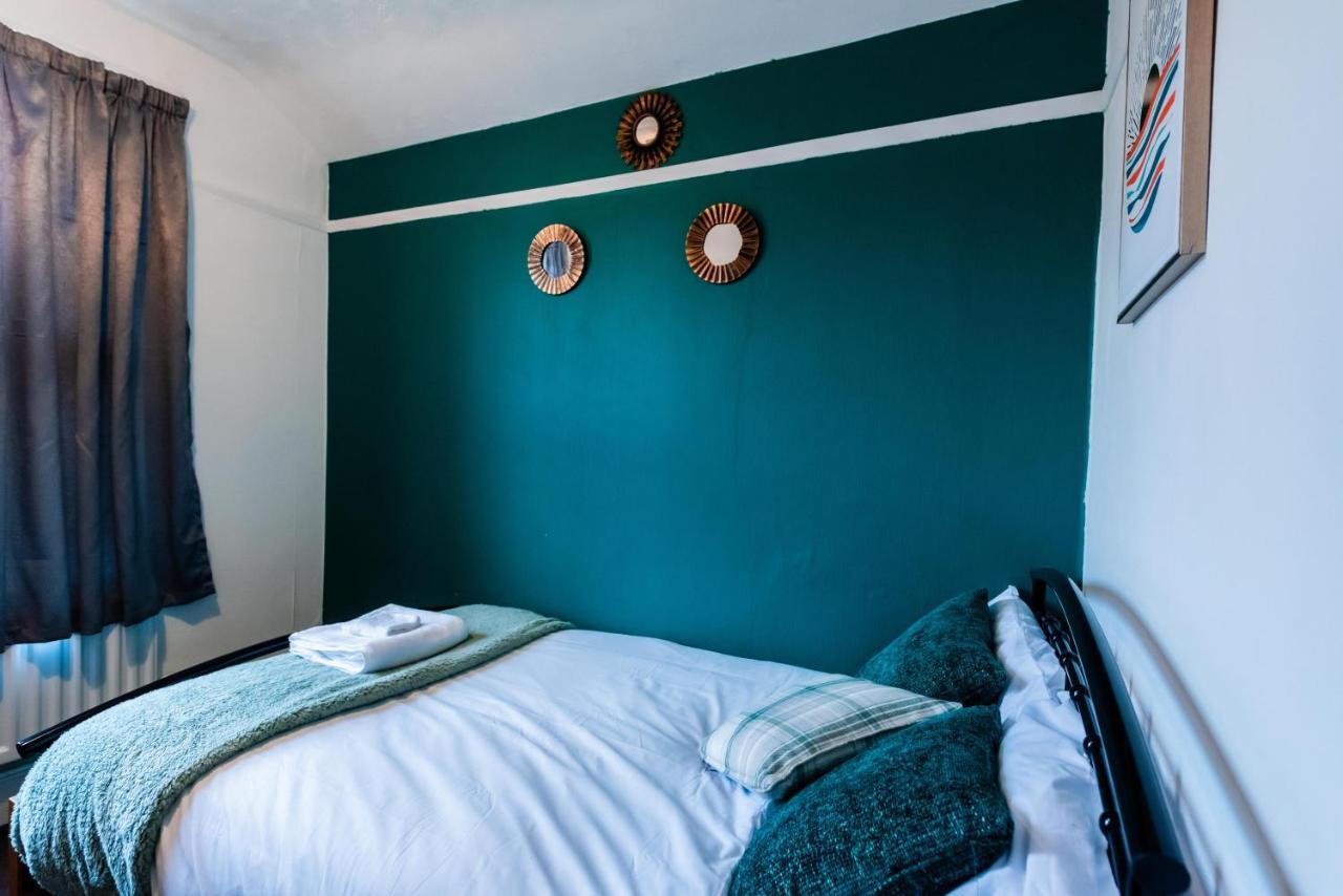 The Private Villa, Northampton Centre, 9 Beds, 5 Bedrooms, Sleeps 12 Esterno foto