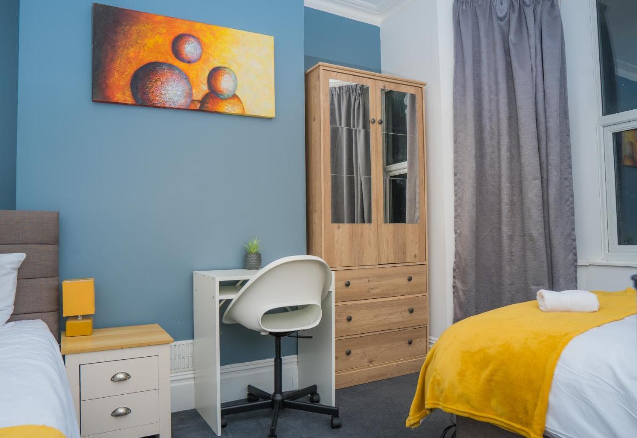 The Private Villa, Northampton Centre, 9 Beds, 5 Bedrooms, Sleeps 12 Esterno foto