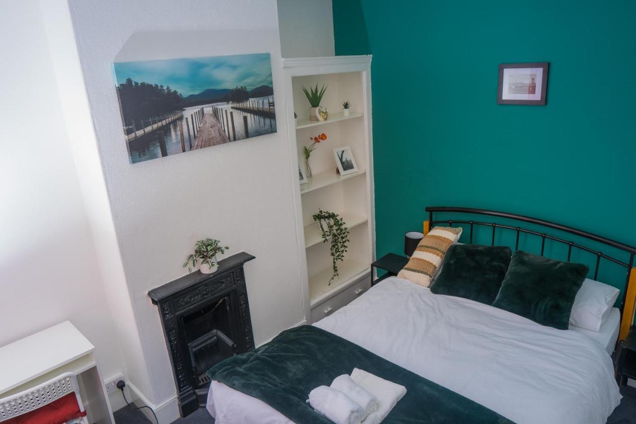 The Private Villa, Northampton Centre, 9 Beds, 5 Bedrooms, Sleeps 12 Esterno foto