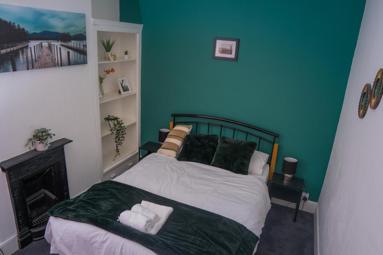 The Private Villa, Northampton Centre, 9 Beds, 5 Bedrooms, Sleeps 12 Esterno foto