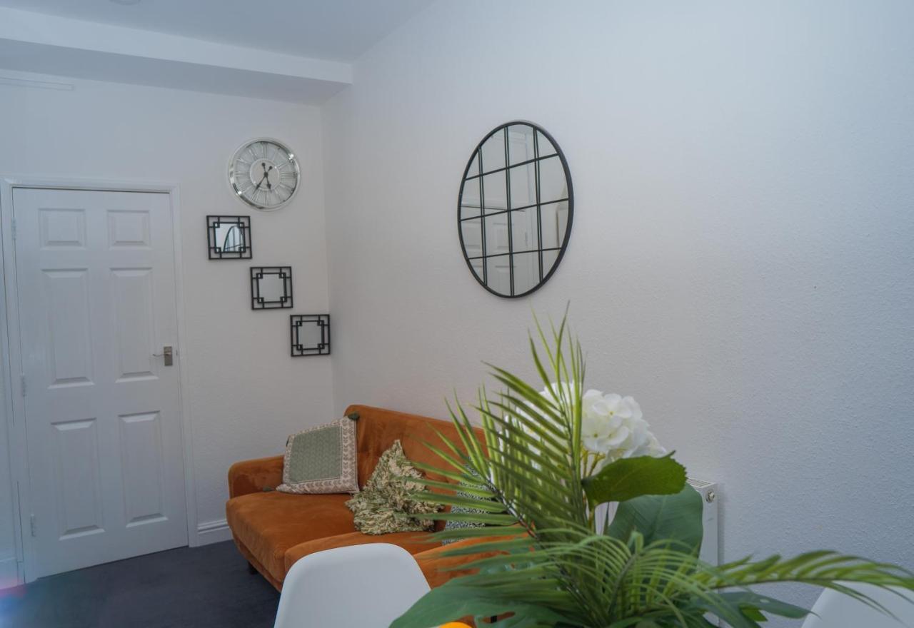 The Private Villa, Northampton Centre, 9 Beds, 5 Bedrooms, Sleeps 12 Esterno foto