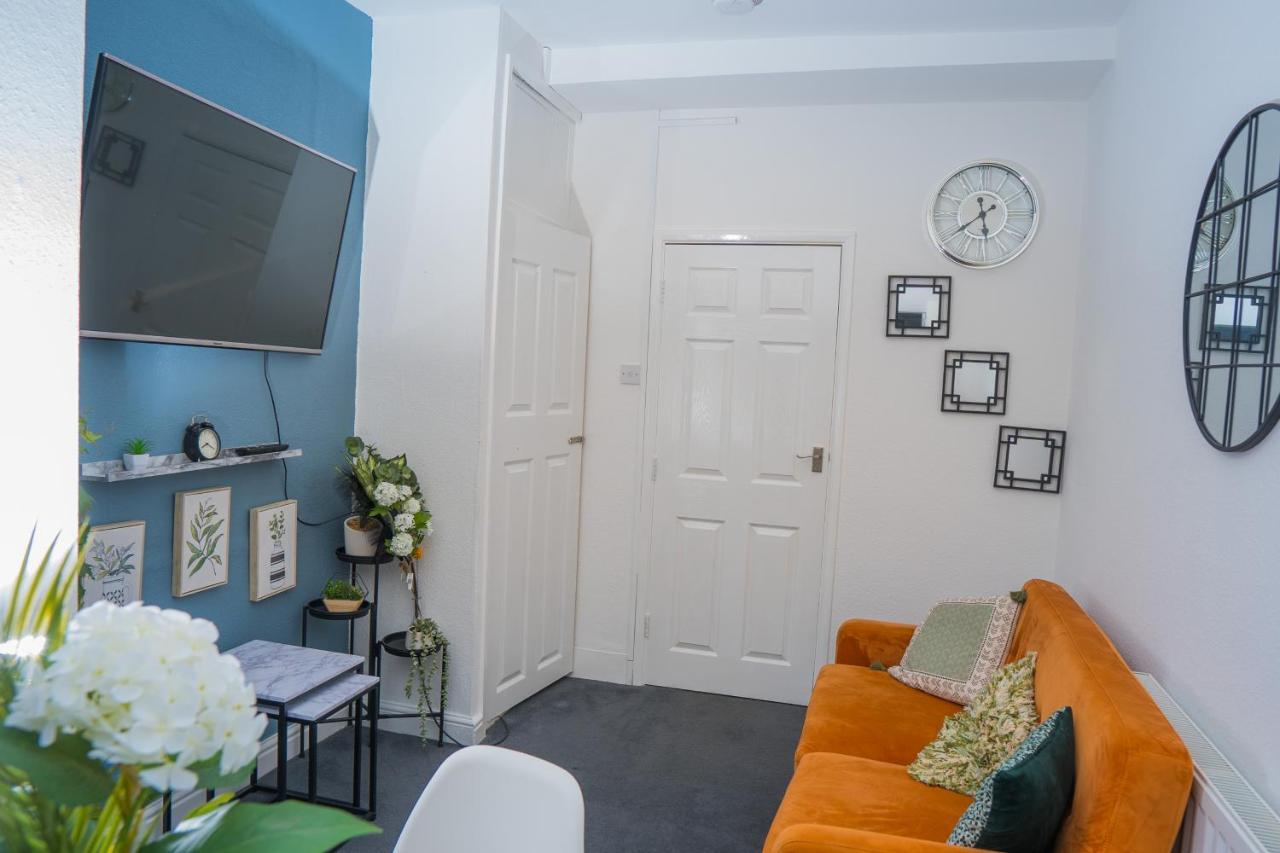 The Private Villa, Northampton Centre, 9 Beds, 5 Bedrooms, Sleeps 12 Esterno foto