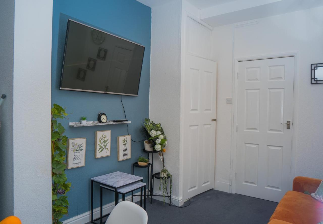 The Private Villa, Northampton Centre, 9 Beds, 5 Bedrooms, Sleeps 12 Esterno foto